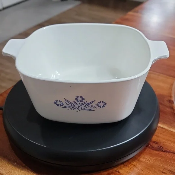 Pyrex Blue Vintage Cornflower Covered dish - Picture 1 of 5